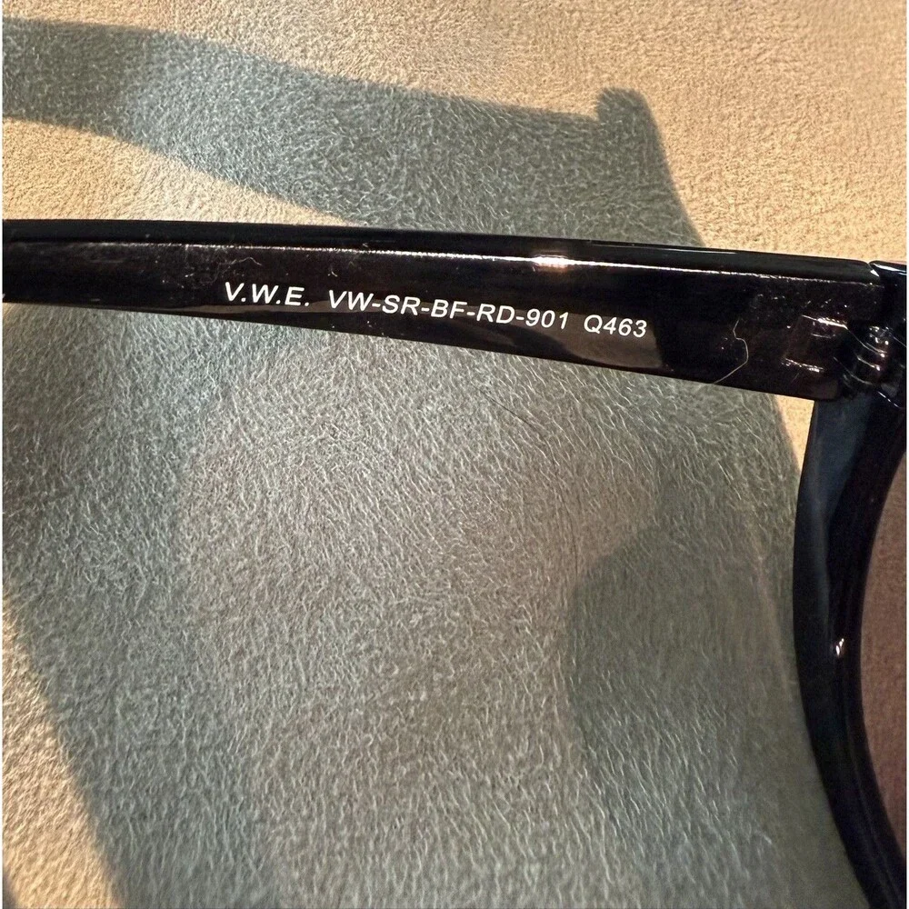 2 Pair of  Women’s Designer Bifocal Reading Sunglasses 1.50 and cases